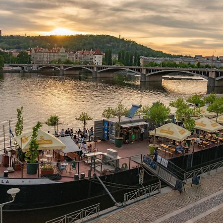 Helen Homestay Vysehrad Prag Exteriör bild