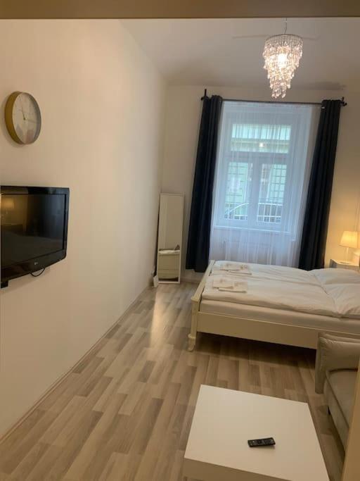 Helen Homestay Vysehrad Prag Exteriör bild