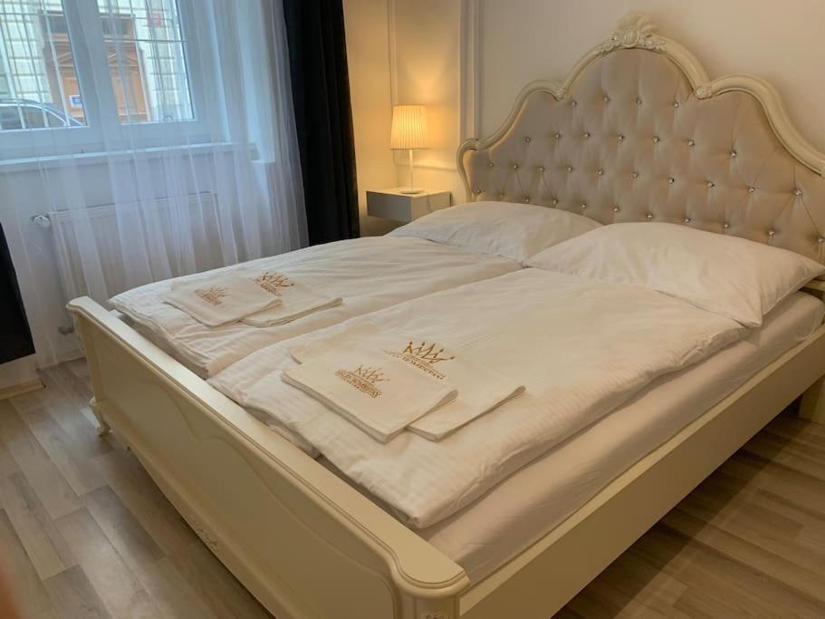 Helen Homestay Vysehrad Prag Exteriör bild