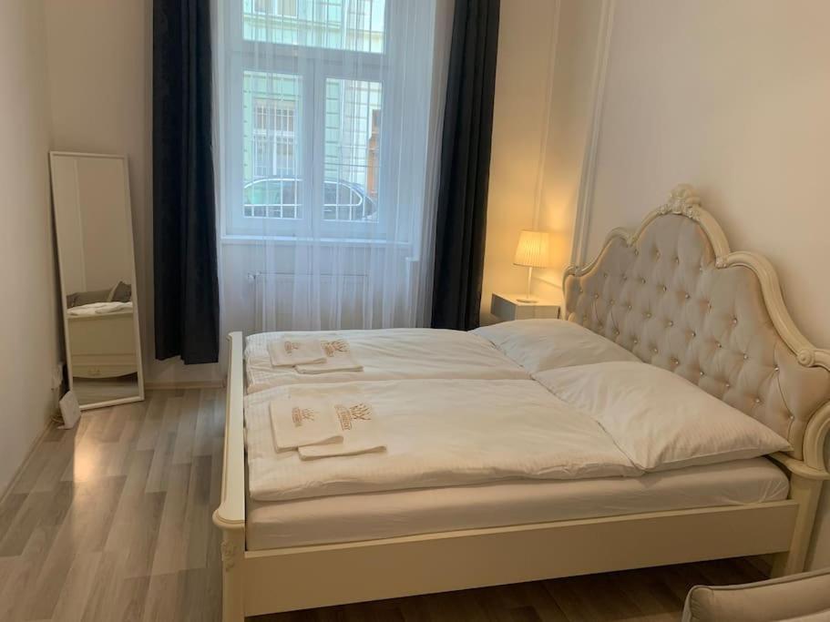 Helen Homestay Vysehrad Prag Exteriör bild
