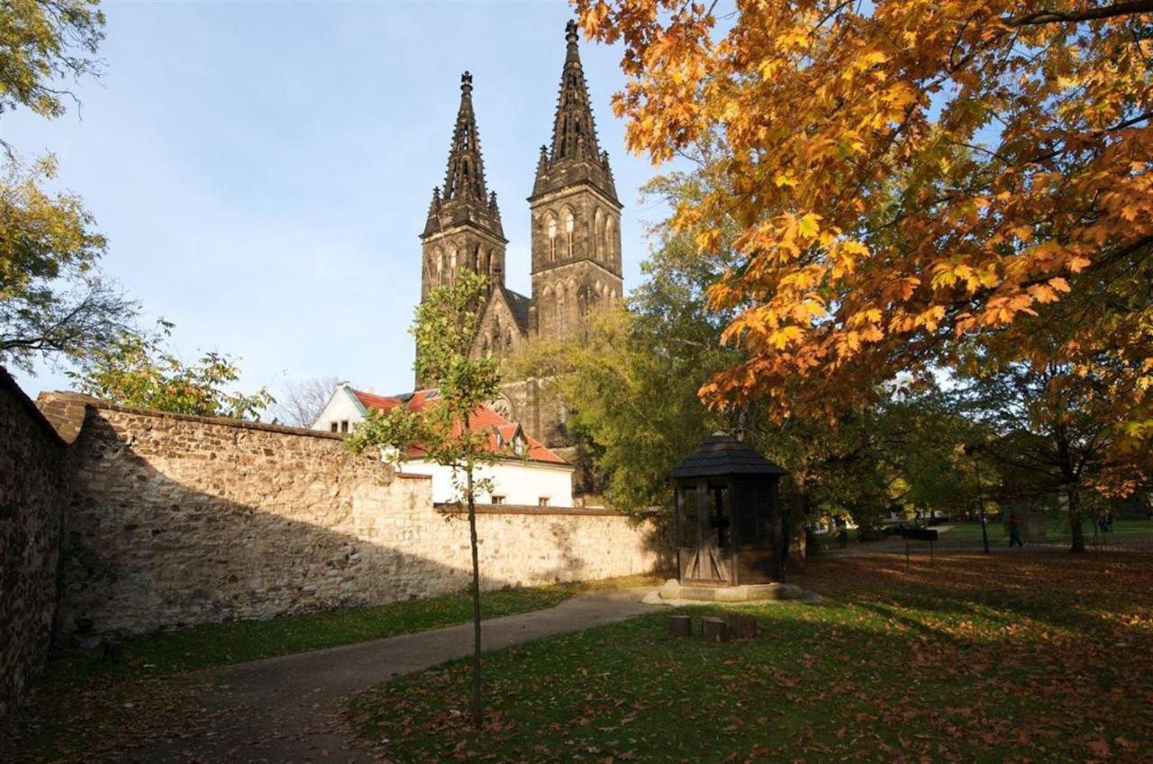 Helen Homestay Vysehrad Prag Exteriör bild