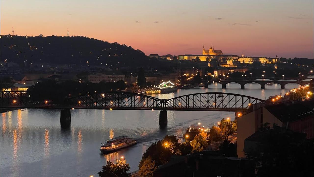 Helen Homestay Vysehrad Prag Exteriör bild