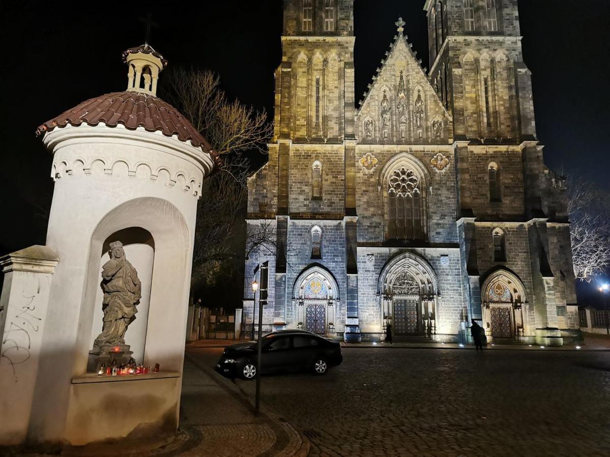 Helen Homestay Vysehrad Prag Exteriör bild