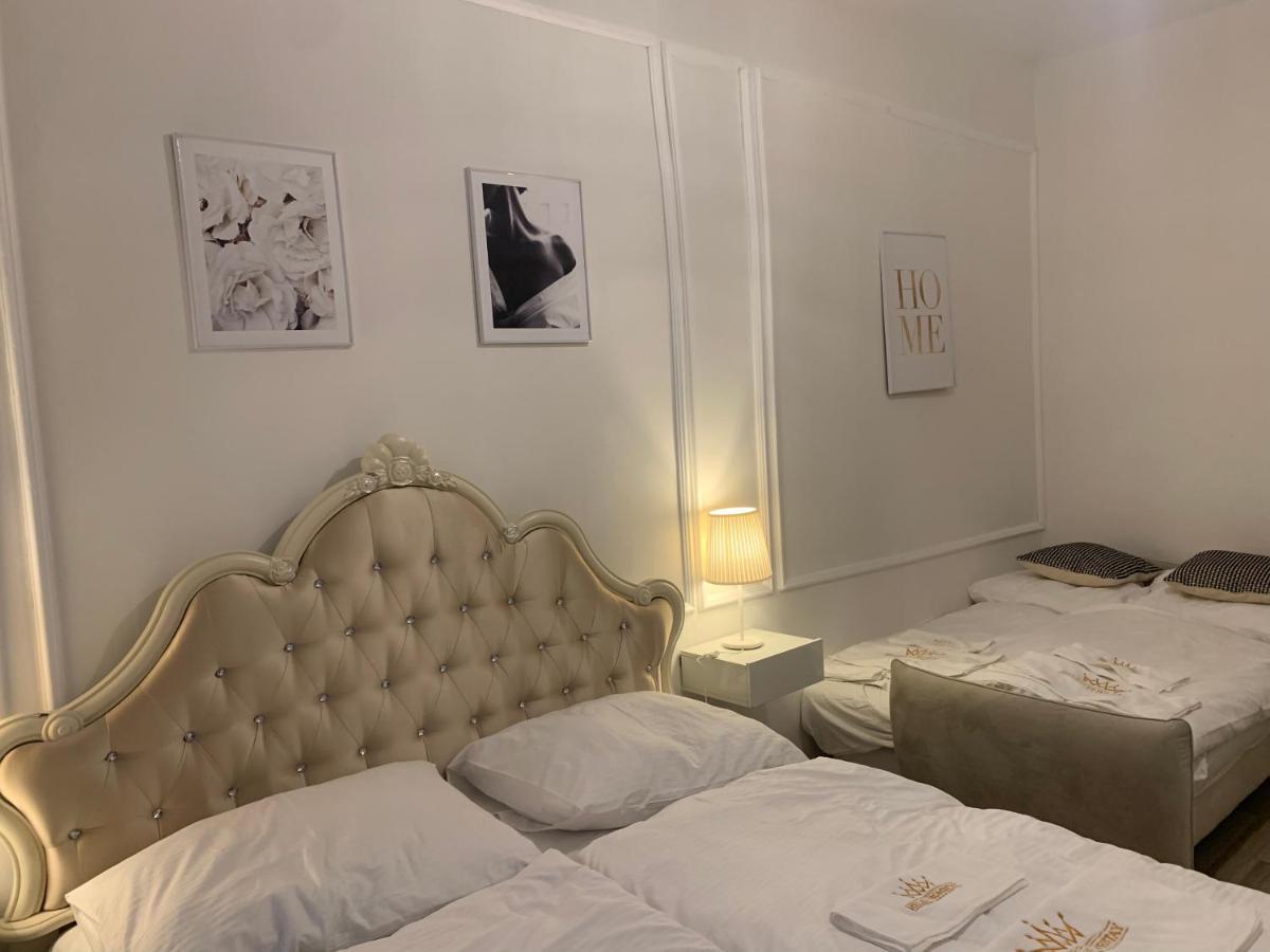 Helen Homestay Vysehrad Prag Exteriör bild