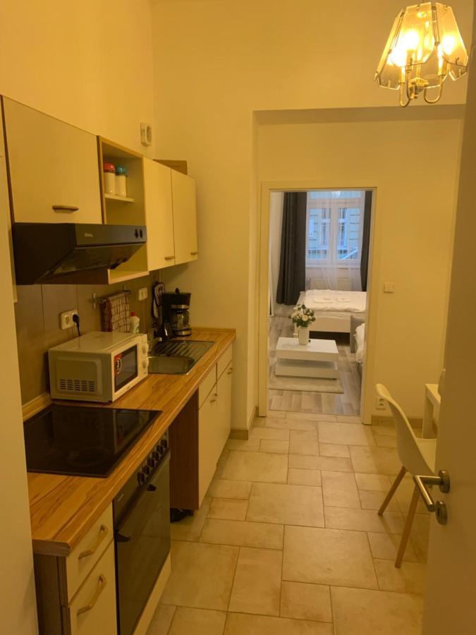 Helen Homestay Vysehrad Prag Exteriör bild